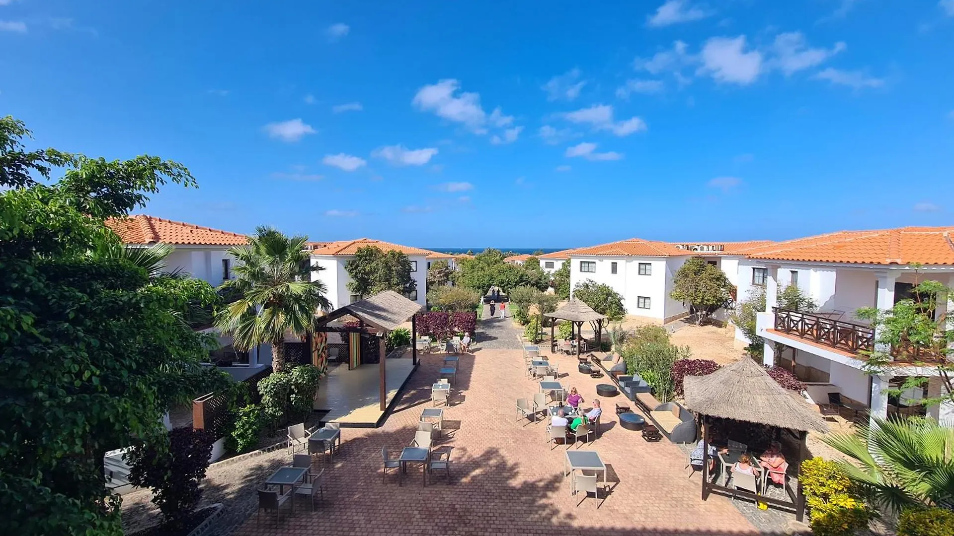 Unique Poolside Apartment Santa Maria